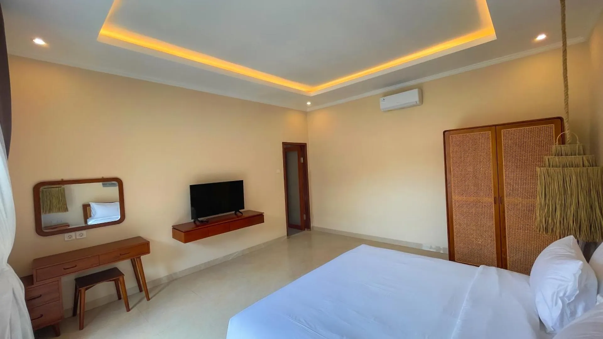 2Br Tropical Villa Sinergi In Seminyak