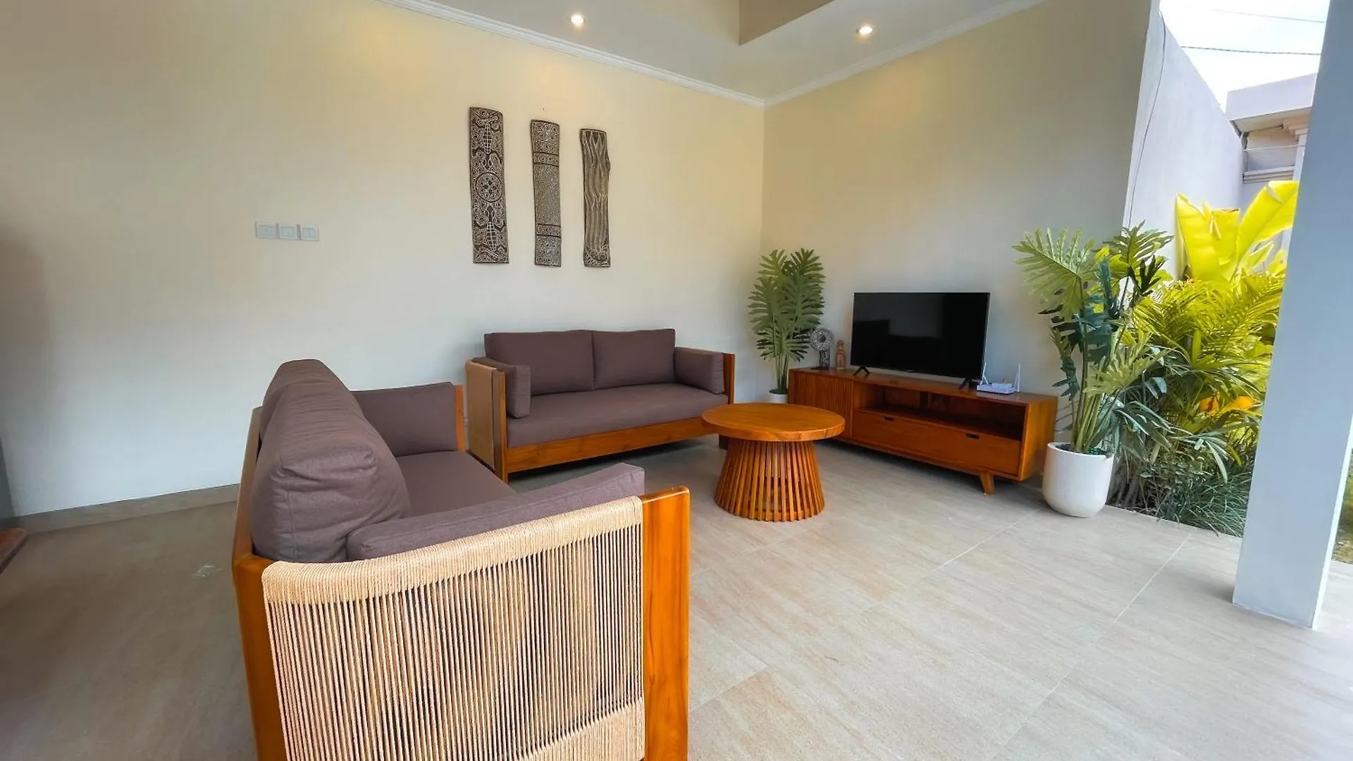2Br Tropical Villa Sinergi In Seminyak Indonesia