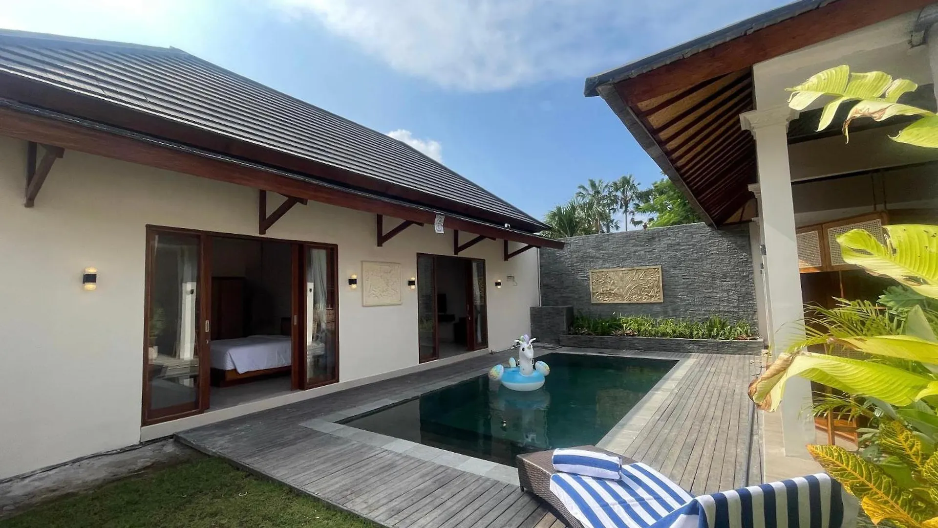 2Br Tropical Villa Sinergi In Seminyak