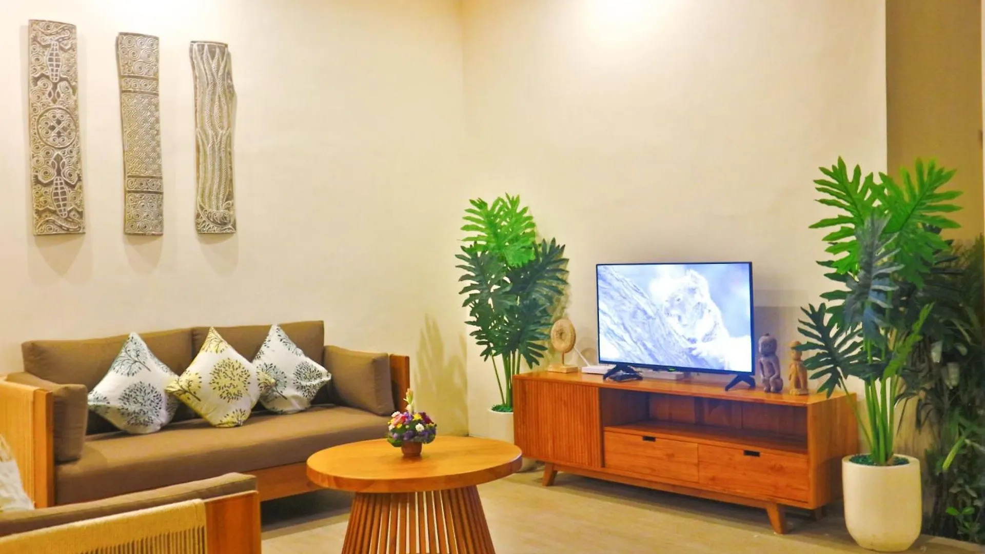 2Br Tropical Villa Sinergi In Seminyak