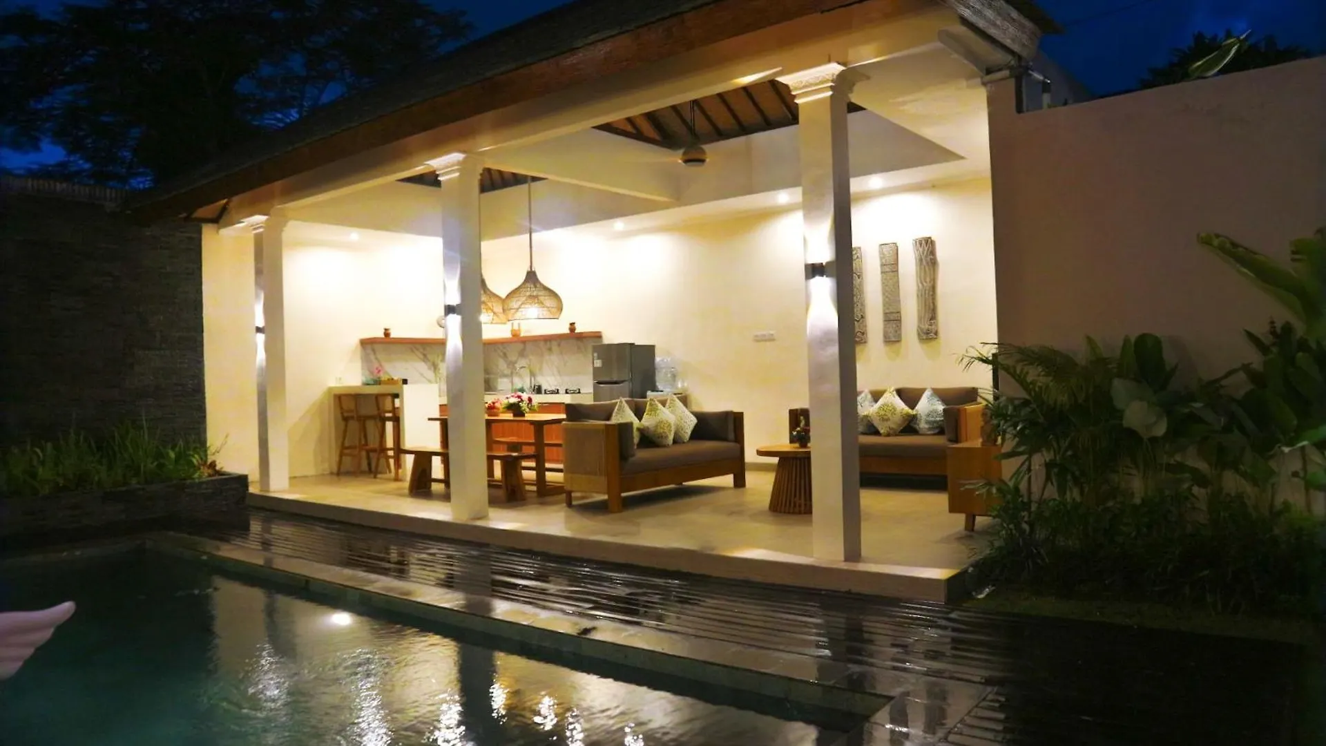 2Br Tropical Villa Sinergi In Seminyak