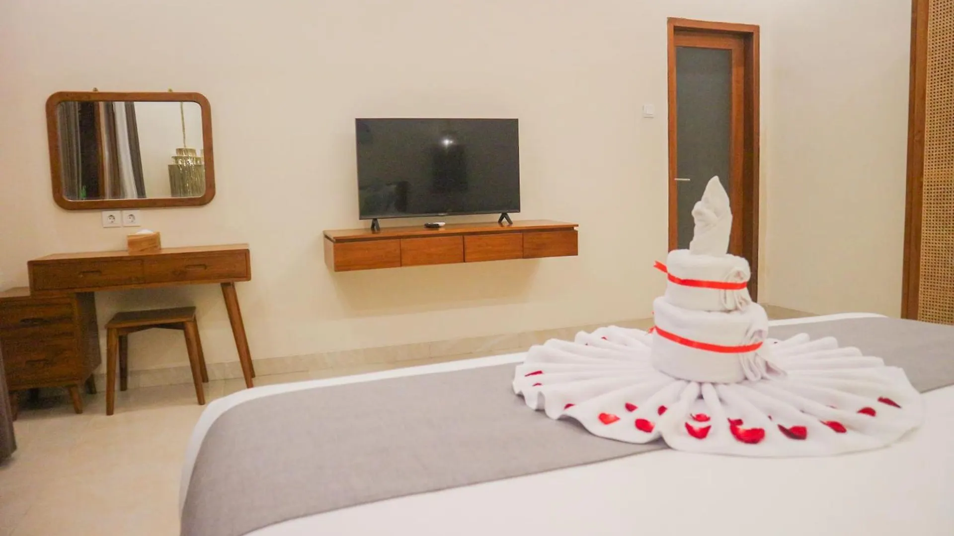 2Br Tropical Villa Sinergi In Seminyak